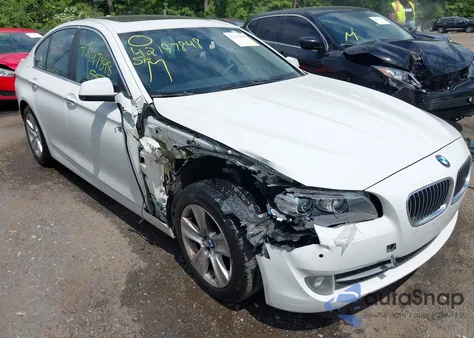 2013 BMW 528I xDrive z USA, uszkodzony, nr VIN WBAXH5C58DD113587